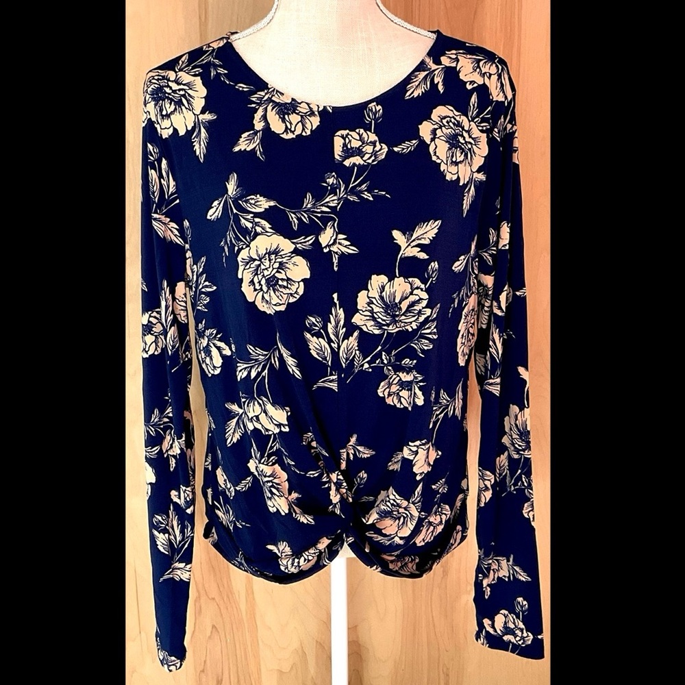 Belah & Codey Long Sleeve Stretch Blouse - EUC